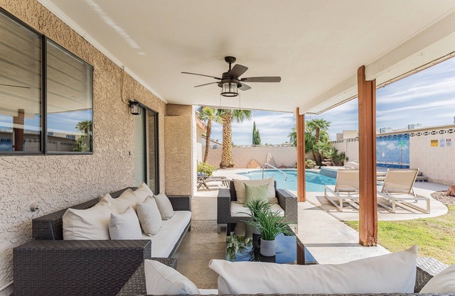 Beautiful Home w/Sparkling Swimming Pool, 4 Miles To The Strip, Pet Friendly!
