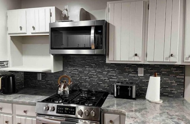 Beautiful Home with Bay View minutes from AC