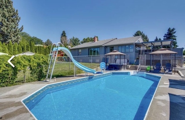 Beautiful home with a day of swimming with a private pool and jacuzzi