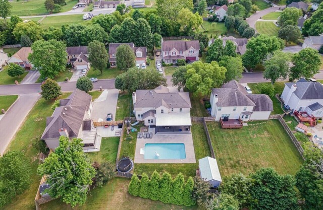 Beautiful home with Pool - great for kids