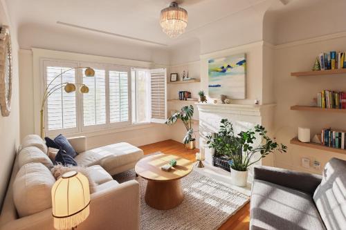 Beautiful Home with Sun-Drenched Garden, 2 BR,1 BA ,laundry, parking, Potrero Hill location, modern aesthetic
