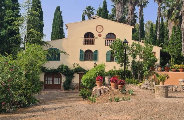 Beautiful house 5000m2 private garden with pool i and porch with barbecue.Wi-Fi