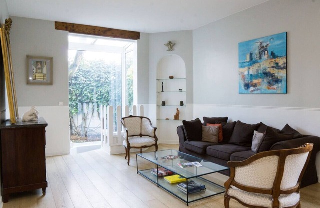 Beautiful house near train station - 20 min Paris