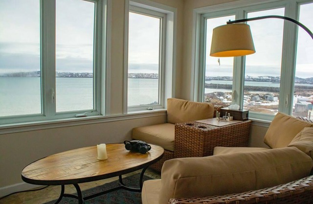Beautiful house on the beach of Frobisher Bay!