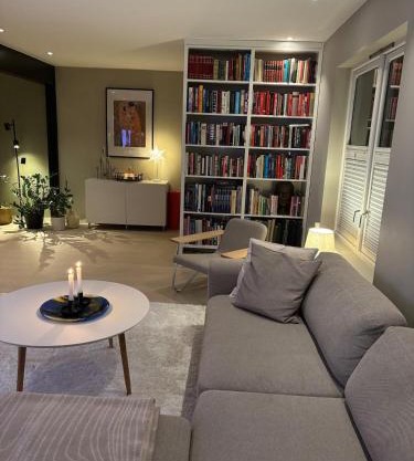 Beautiful house - walking distance of everything