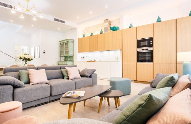 Beautiful house with 6 bedrooms, 7 bathrooms and 2 terraces