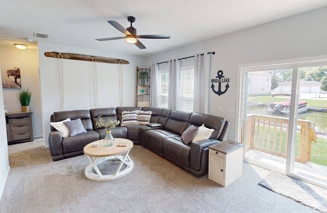 Beautiful Indian Lake home on Tecumseh Island canal!