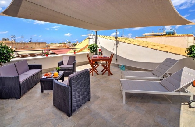 Beautiful house in the heart of Isola delle Femmine with large terrace overlooking the sea