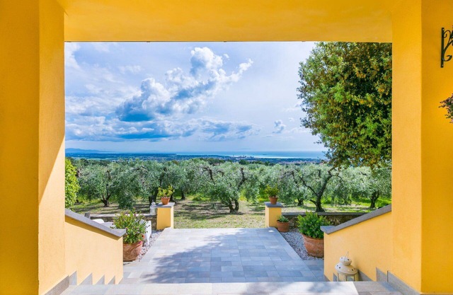 Beautiful apartment for 4 guests with WIFI, TV, terrace, pets allowed and panoramic view