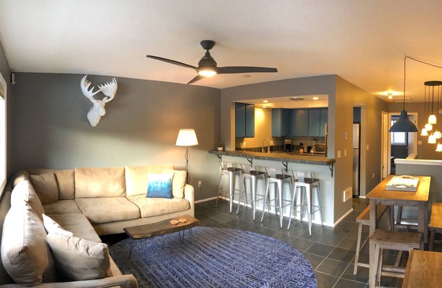 Beautiful Jackson Townhouse Hideaway - Walk to Town