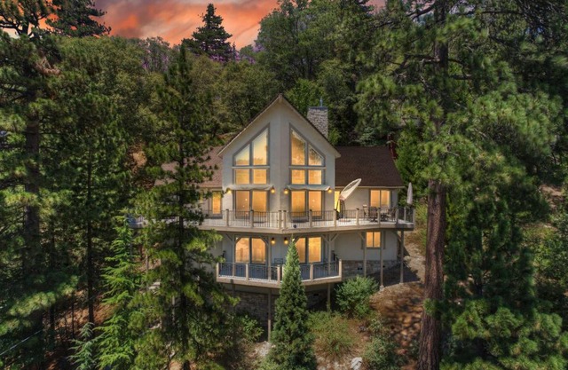 Beautiful Lake Arrowhead Cabin with EV Charger