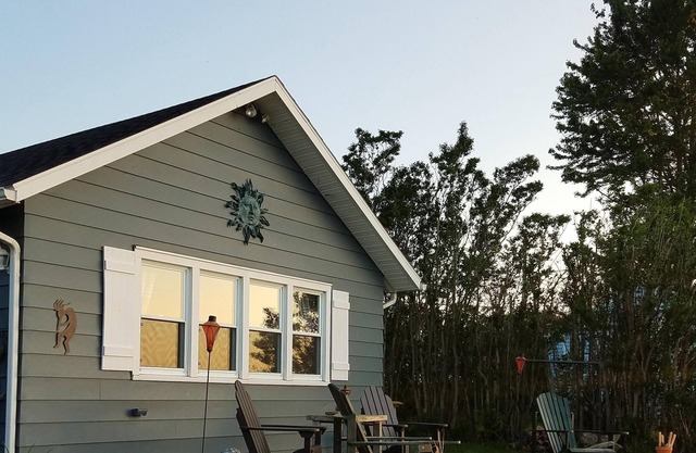 Beautiful Lake Front Cottage, 45 Min.To Niagara Falls Near Wineries, Breweries..