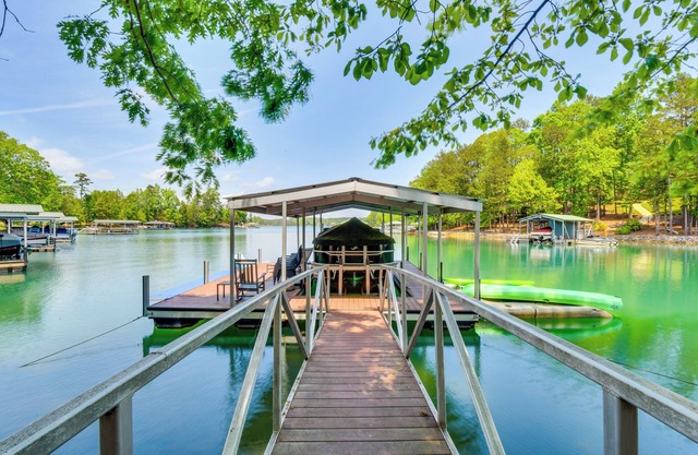 Beautiful Lake Keowee Home w/Boat Dock & Fire Pit