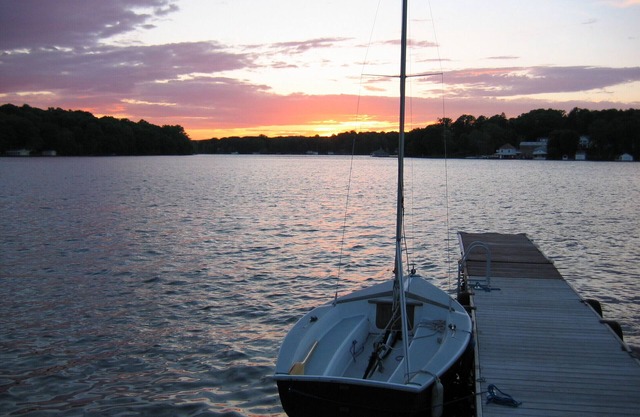Beautiful Lakefront Home with Amazing Lake Views. Dog Friendly!
