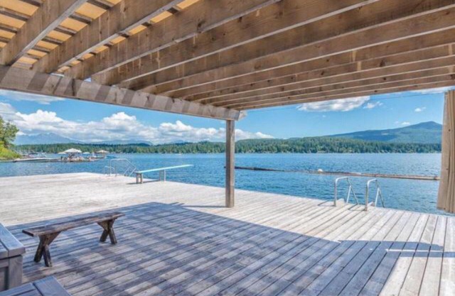 Beautiful lakefront townhouse on Sproat Lake