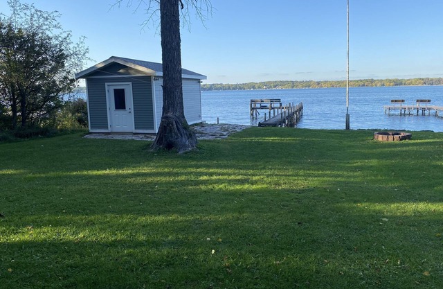 Beautiful Lakefront home on Big Green Lake