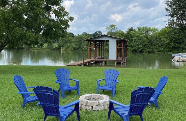 Beautiful Lakefront Retreat w/Private Dock! Minutes from public boat ramp