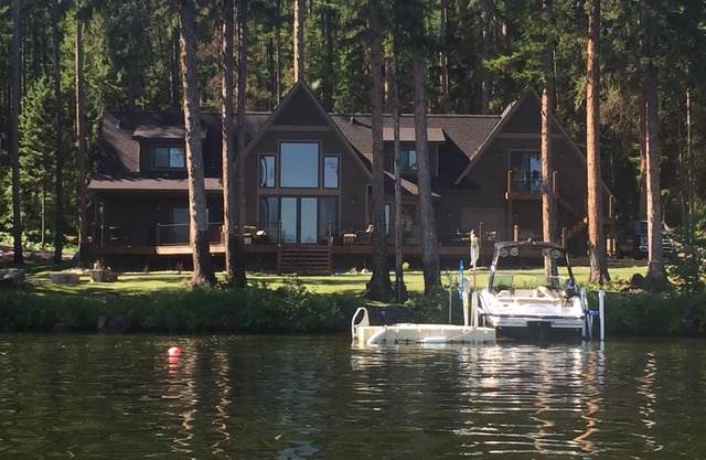 Beautiful Lakefront Lodge On Placid Lake