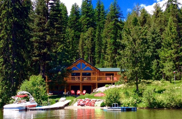 Beautiful Lakefront Cabin on Lake Inez for your summer or winter retreats!