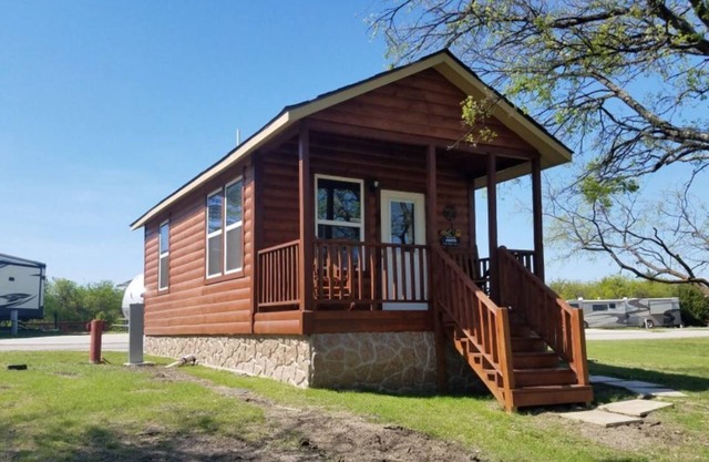 Beautiful Lakeside Tiny House Cabin A