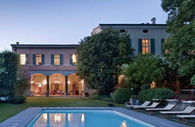 Beautiful Land Villa Around Historic Residence