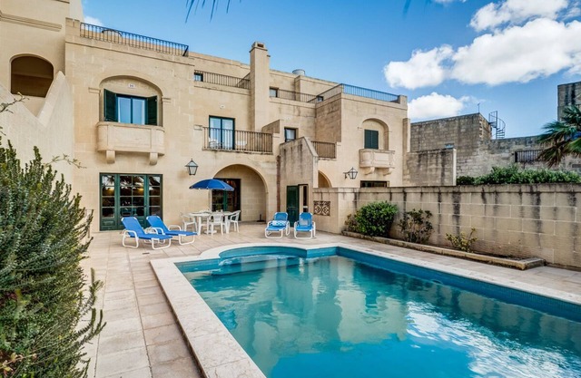 Beautiful large Poolvilla with A/C for max 8 pers, surrounded by large terrace