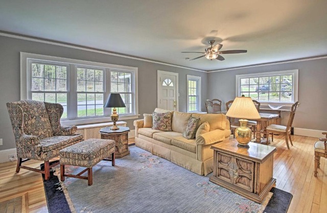 Beautiful Lenox Home, 3 Mi to Shakespeare and Co!