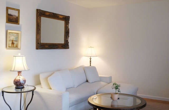 Beautiful Light Filled Spacious 1 Bedroom with Private Deck
