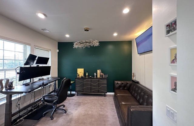 Beautiful Livingston Cozy 3-bedroom condo with WiFi, AC