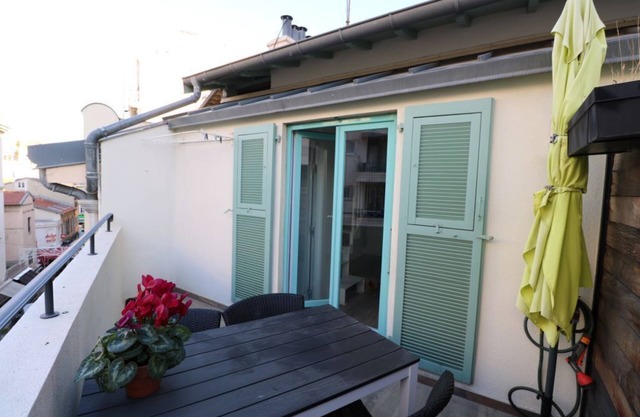 Beautiful loft studio in Nice center, close to beach !