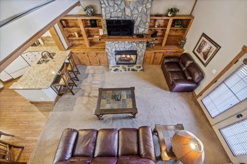 Beautiful Lofted Condo, Centrally Located