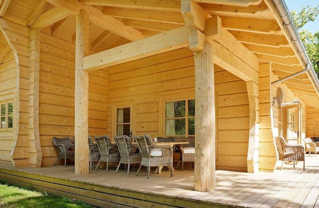 Beautiful luxury log cabin. Two private terrasses. Open fireplace. Pet friendly