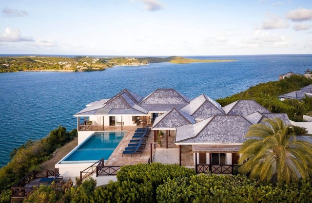 Beautiful Luxury Villa, Private Pool, Outdoor Lounge & BBQ, STUNNING VIEWS