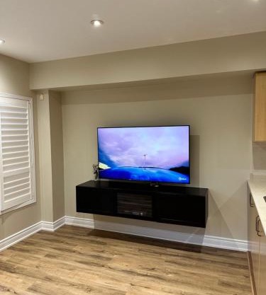 Beautiful Master bedroom unit with private washroom