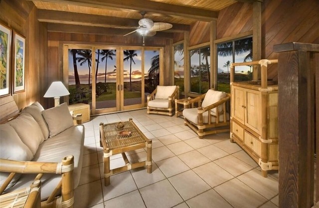 Beautiful Maui Beachfront Townhouse! Great Views! 200+ Five Star Reviews !