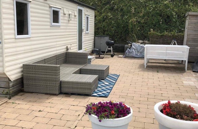Beautiful mobile home close to the beach and the sea.