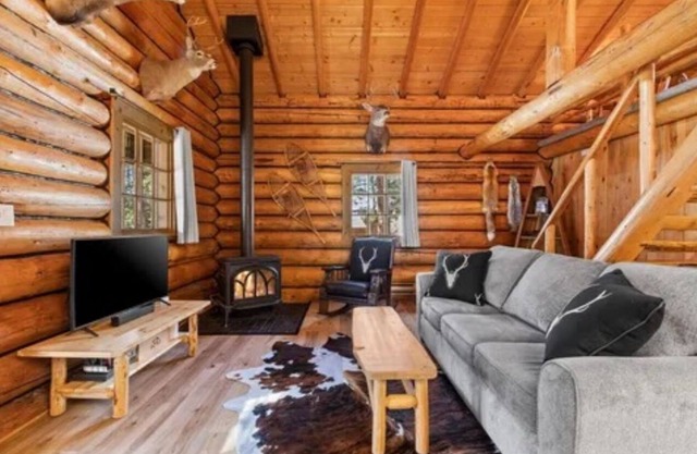 Beautiful Montana Log Cabin in the heart of Seeley Lake.