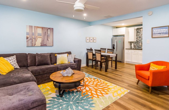 Beautiful new 2 bedroom in Cape May, blocks from the beach!