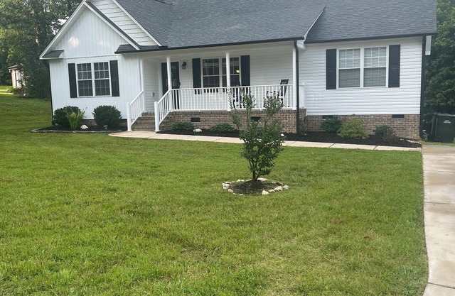 Beautiful, Newer Jamestown 3 Bedroom House