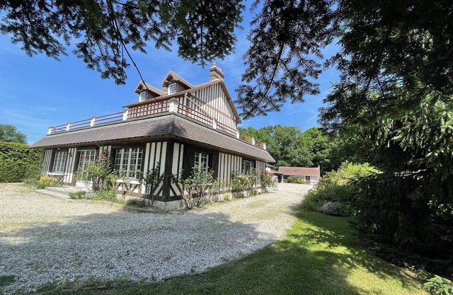 Beautiful Normandy house with pool (11 people)
