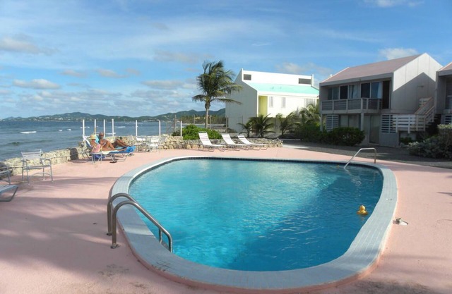 Beautiful Ocean Front Condo- The perfect relaxing getaway! Internet, TV. FLR A/C