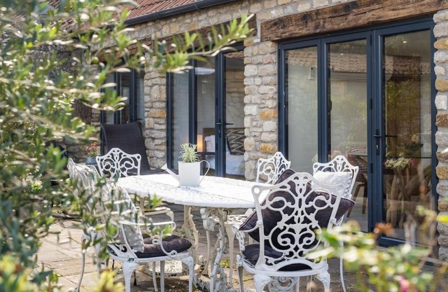 Beautiful One-bed Countryside Retreat In Bath