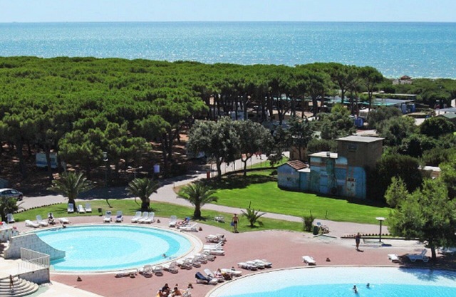 Beautiful private villa for 5 guests with pool, WIFI, A/C, terrace and parking