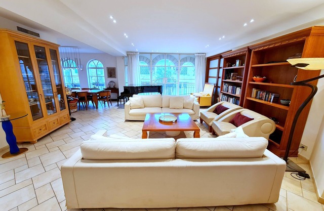 Beautiful Penthouse with Grand Piano at the best location in Jerusalem