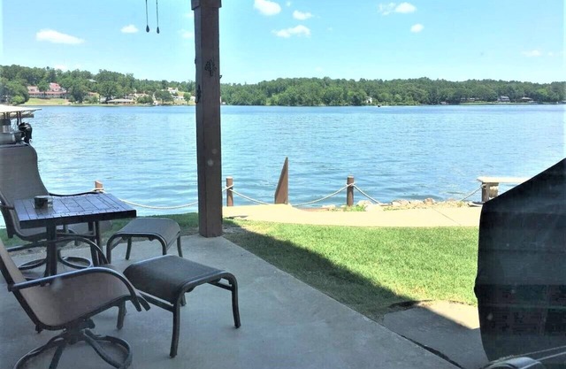 Beautiful Poolside Condo with an Unobstructed Lake View