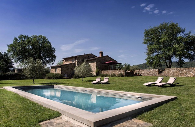 Beautiful private villa for 22 guests with A/C, private pool, WIFI, TV, veranda and panoramic view