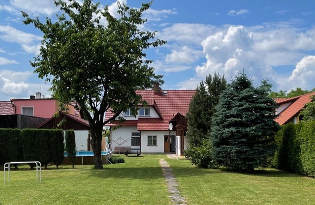 Beautiful private villa for 11 people with WIFI, TV, patio and pets allowed