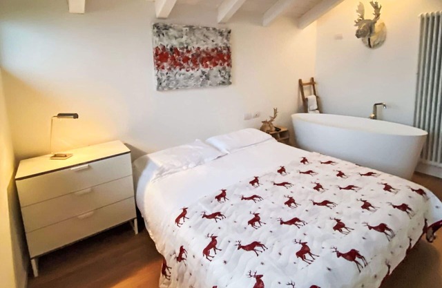 Beautiful private villa for 3 guests with WIFI, TV, patio and pets allowed