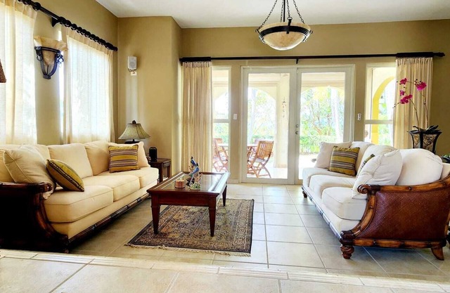Beautiful Private Garden View 4 Bedroom Apartment (Monthly Rentals)