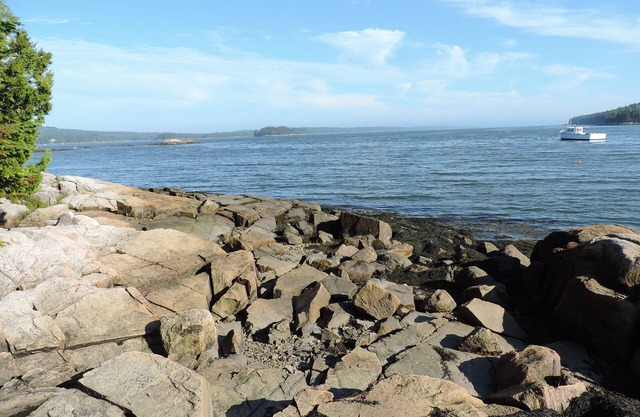 Beautiful, Private, 3 BR Oceanfront Cottage on Dyer Bay